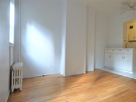 2nd image of 1733 2nd Ave APT 4B