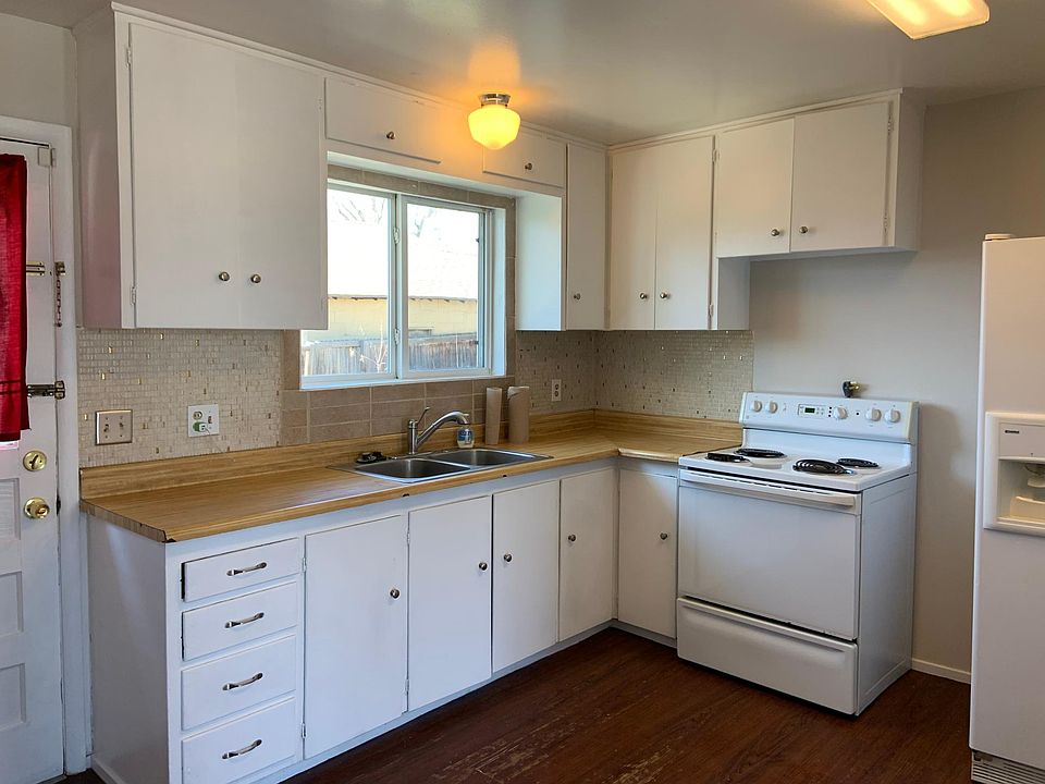 2nd image of 1027 S Tennyson St
