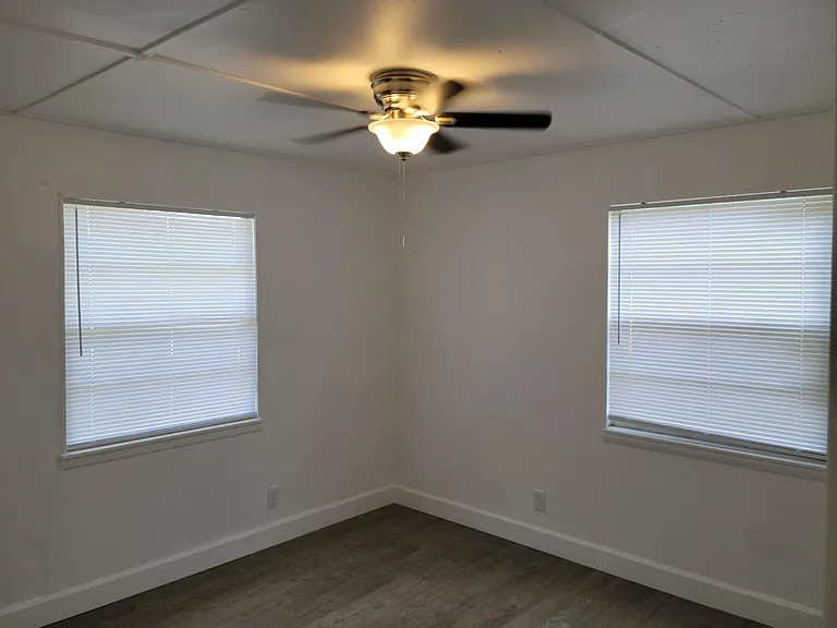 909 W Circle St — Photo 11