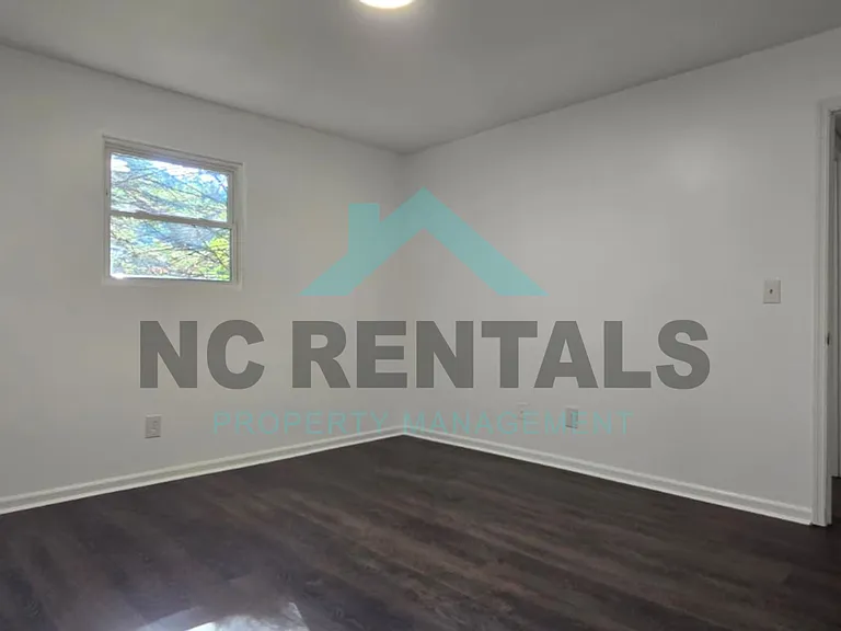 2559 Green Oaks Ct #B — Photo 11