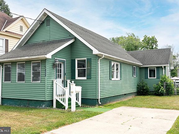 5th image of 1003 Roslyn Ave