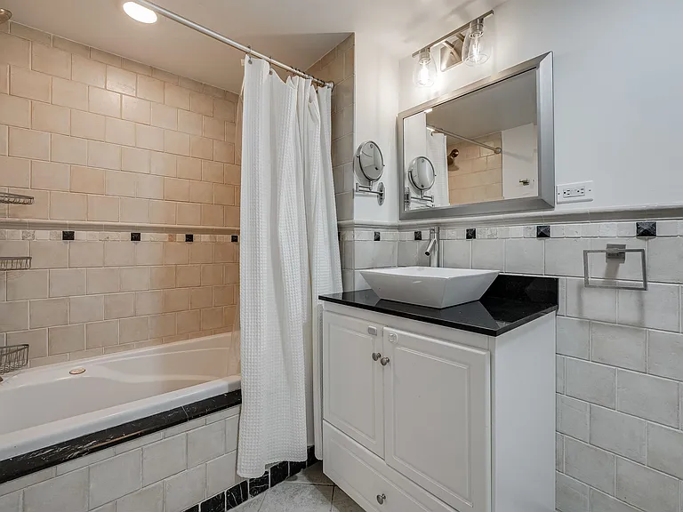 829 Washington St #5 — Photo 24