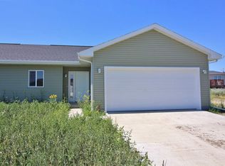 1570 47th Loop SE, Minot, ND 58701