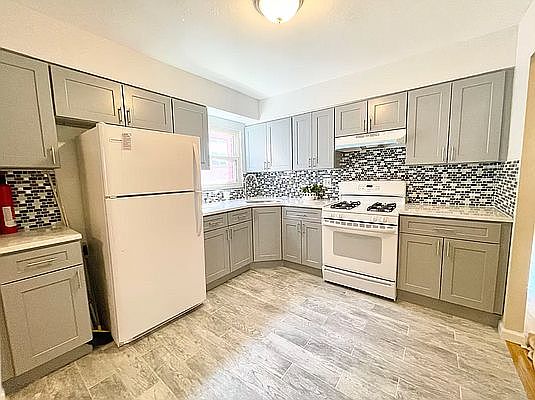 4th image of 25-26 43rd St #3A