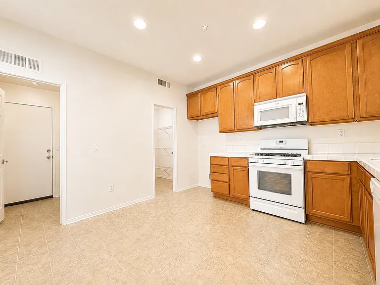 15325 Oak Tree Dr #104 — Photo 4