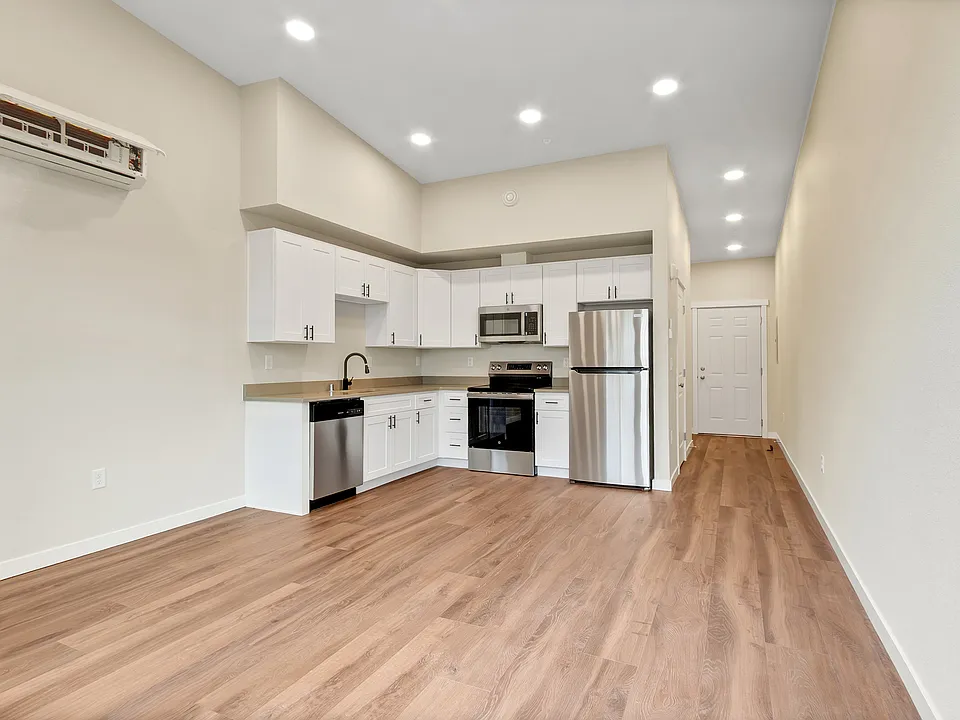 2108 S J St #204