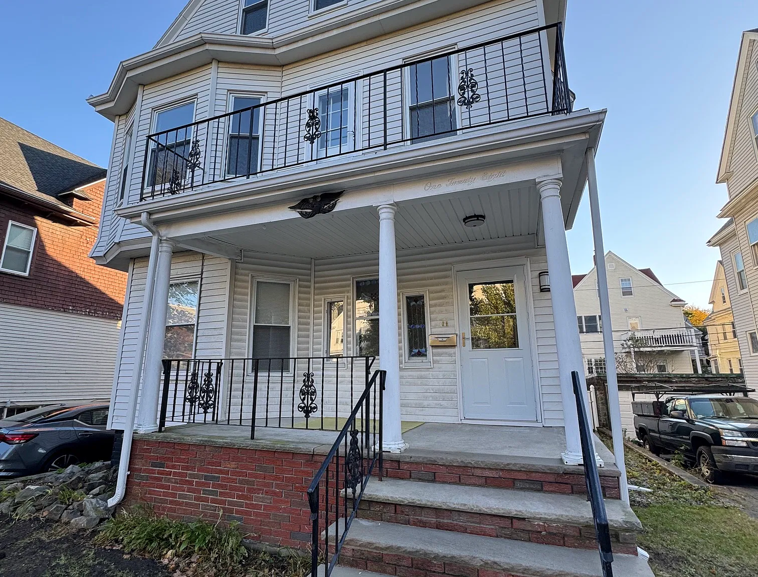 4 bed, 1.5 bath, 1600 sqft, $4,200 — Photo 1