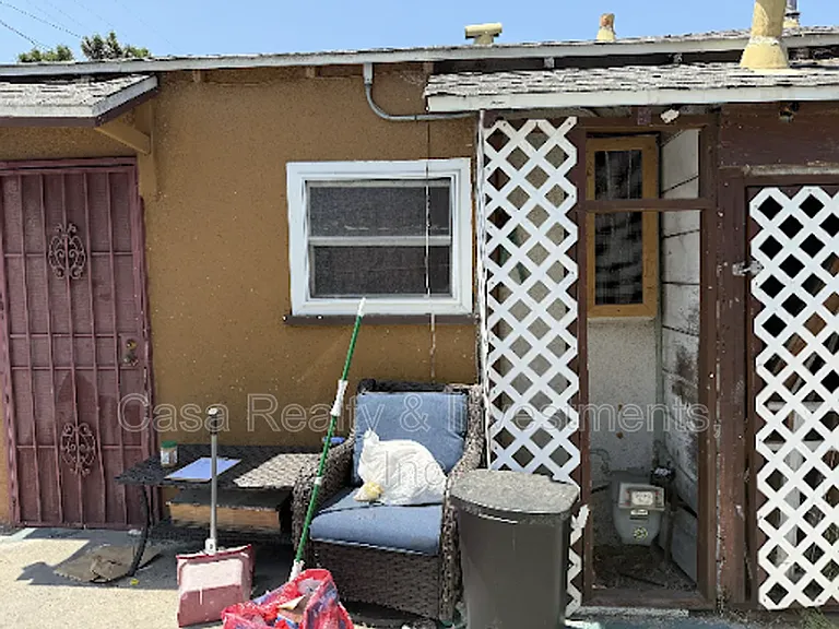 2123 E Piru St — Photo 1