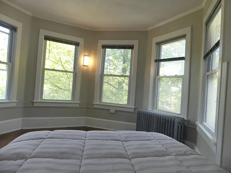 609 E State St — Photo 256