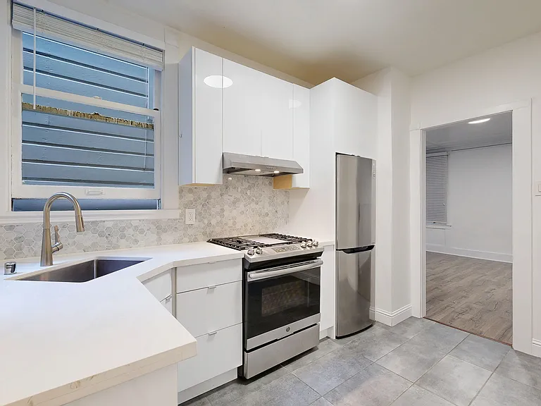 1740 Sacramento St #2 — Photo 2