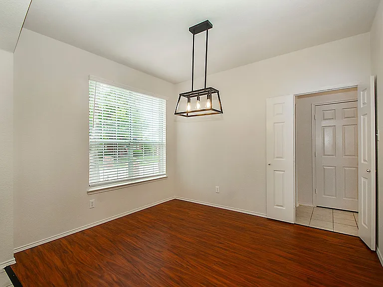 5809 Deer Run Dr — Photo 3