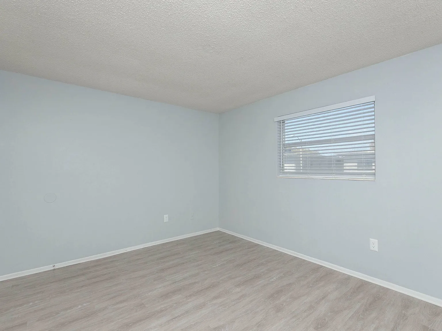 Park House Apartments — Photo 4