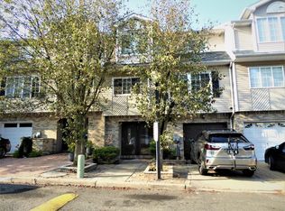 86 Robin Ct, Staten Island, NY 10309
