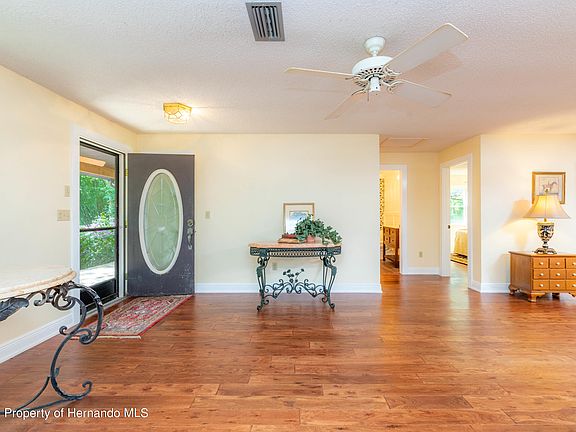 4th image of 6103 Falls Hollow Dr