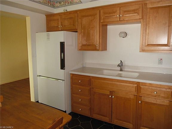 3rd image of 10600 Sharon Dr