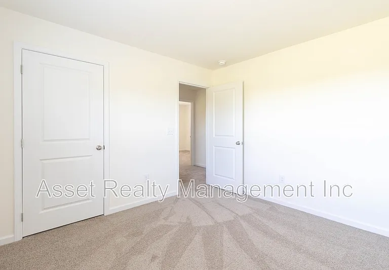 2063 Southwood Cir — Photo 41