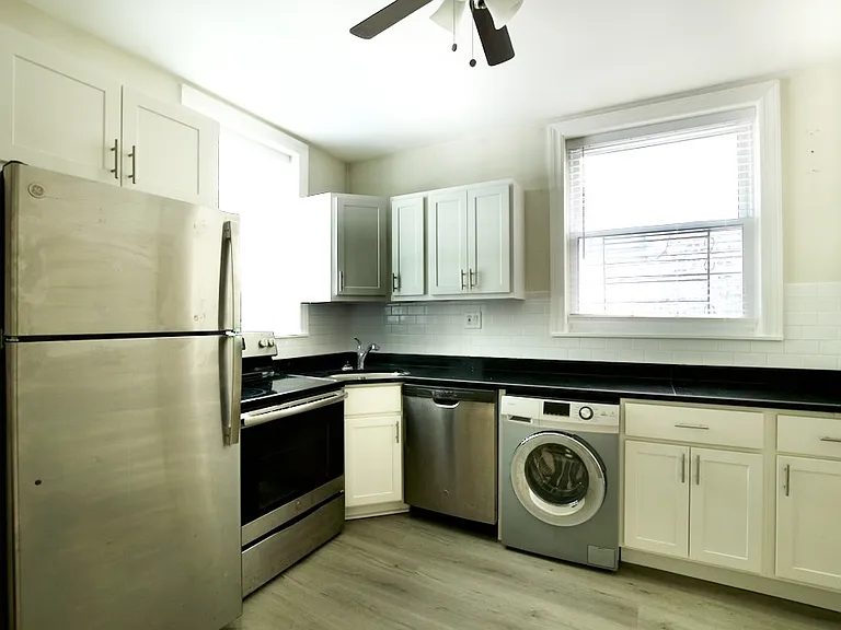 646 W Roscoe St #6H — Photo 3