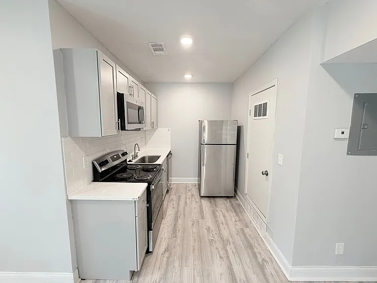 1205 E Armour Blvd — Photo 12