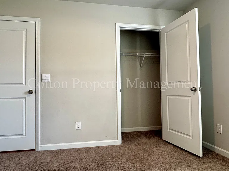 1114 Forest Glen Dr NE — Photo 16