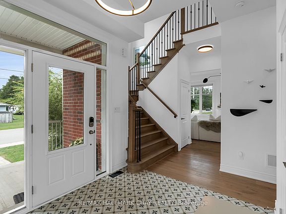 4th image of 46 Francis St E