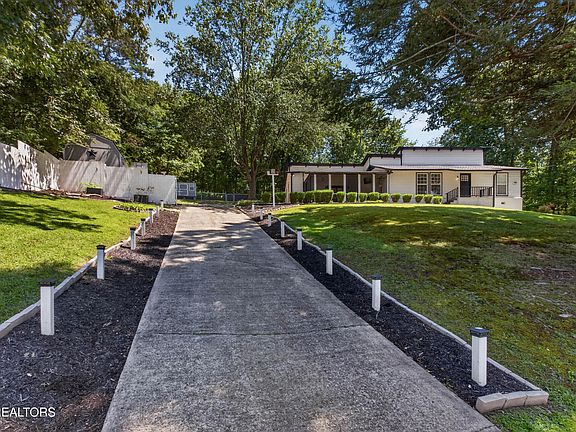 2nd image of 718 Hathburn Dr