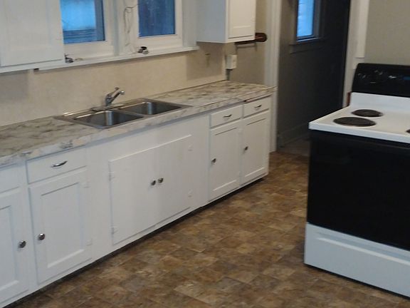 3rd image of 640 Birch Ave #640