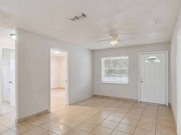 2853 Sanford Ave — Photo 2