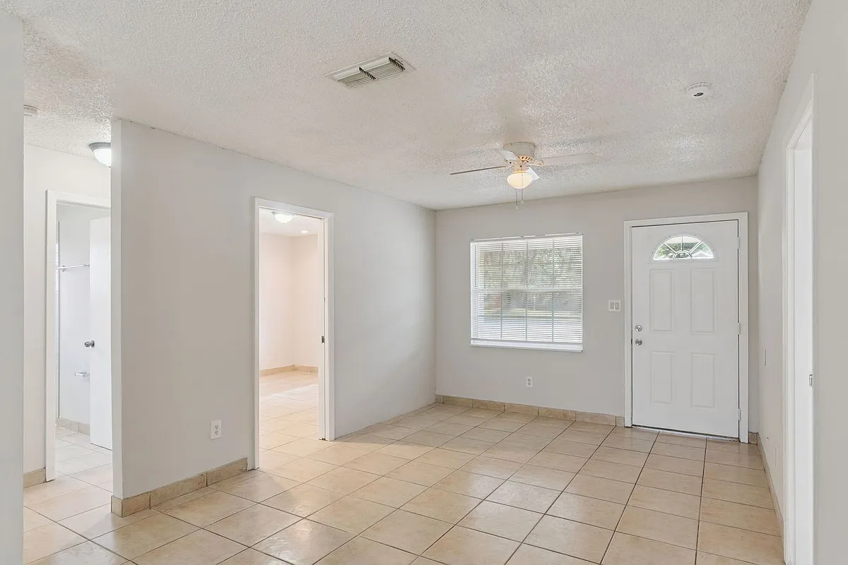 Building Photo - 2853 Sanford Ave