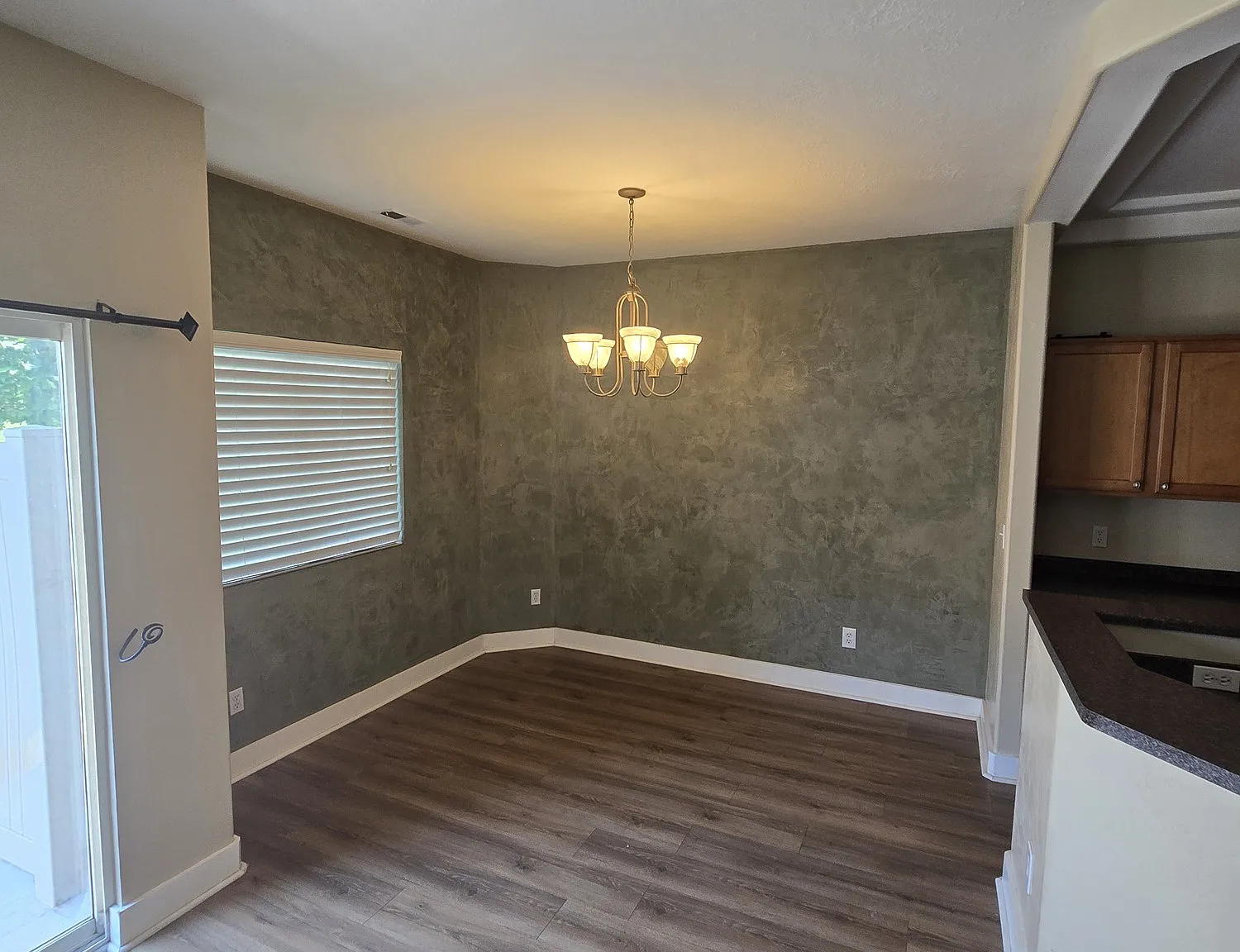 3 bed, 1388 sqft, $2,100 — Photo 3