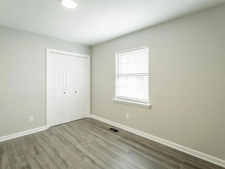 1403 Clearpoint Dr — Photo 40