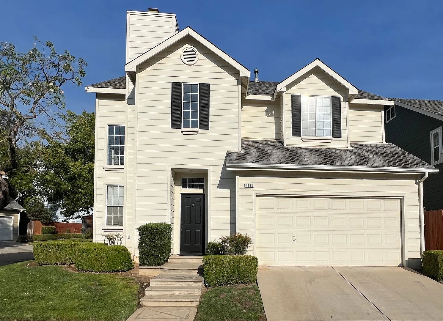 3-bedroom 2.5-bath home in Fresno, CA — Photo 1