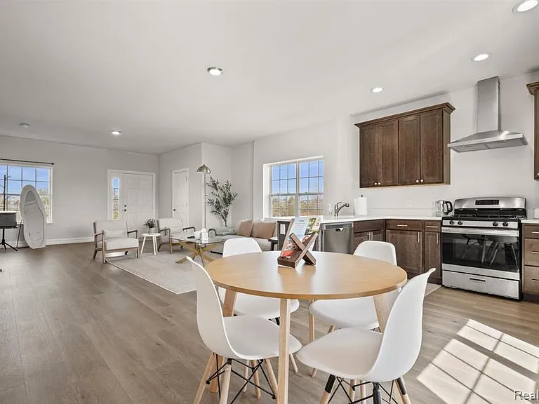 3227 Lohr Rd — Photo 12
