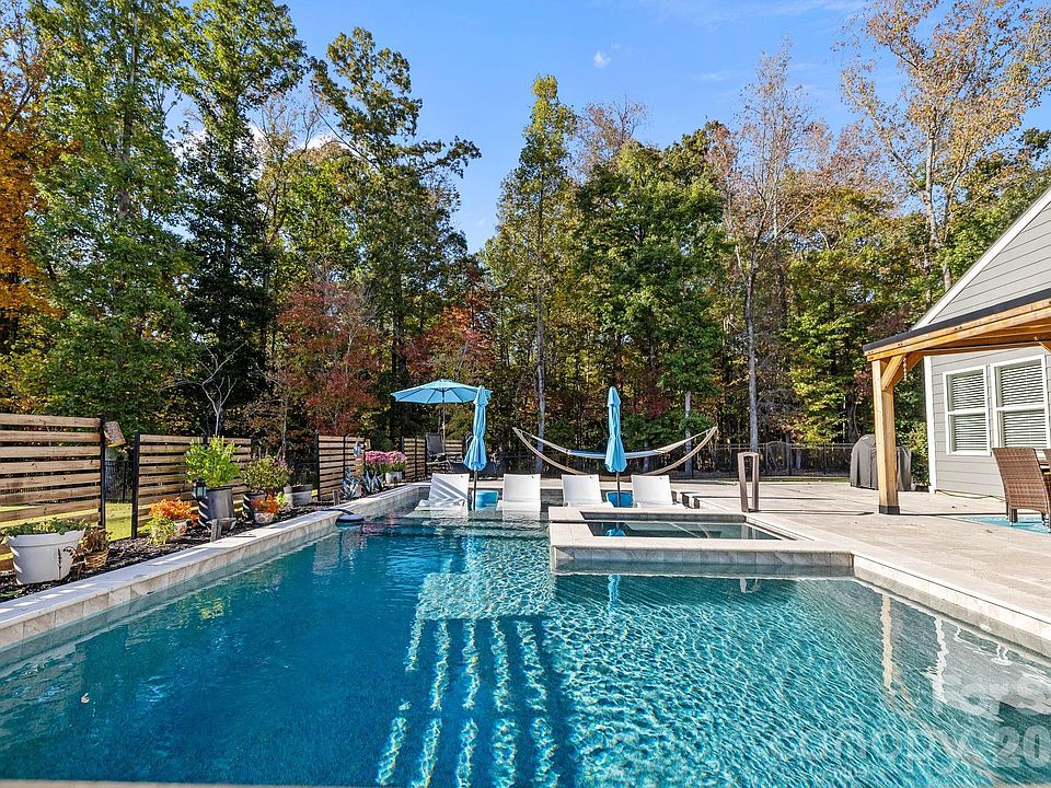 1st image of 1512 Trevino Way