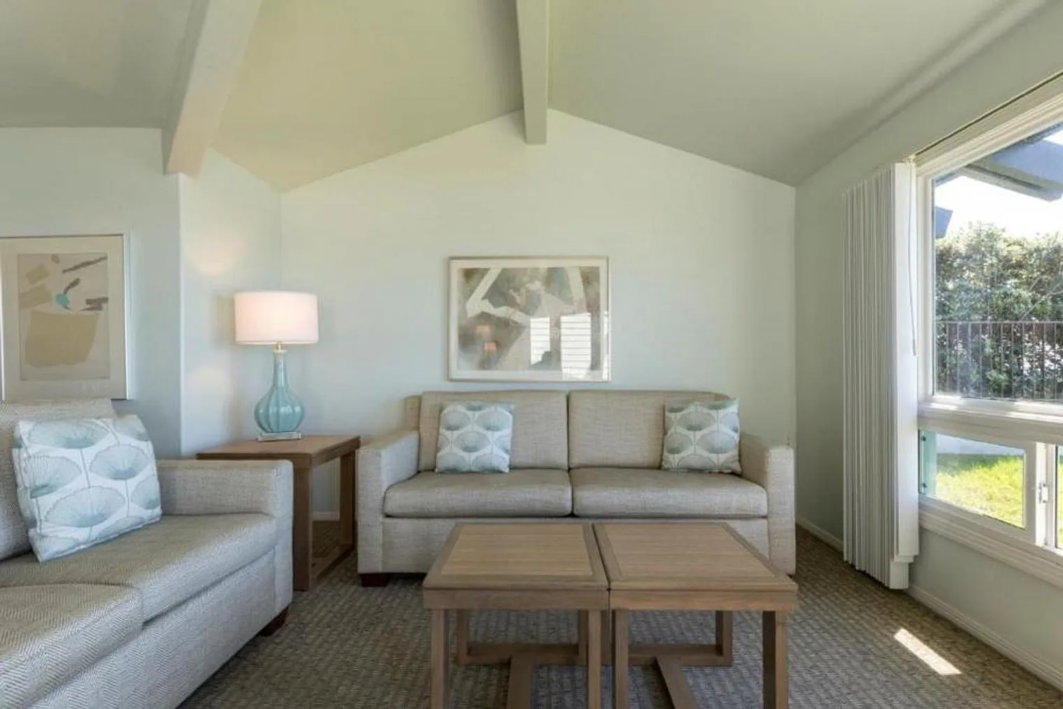 2 bed, 1.0 bath, 990 sqft, $8,825 — Photo 3