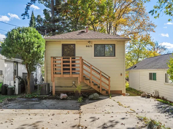 6675 Langtoft St, West Bloomfield, MI 48324