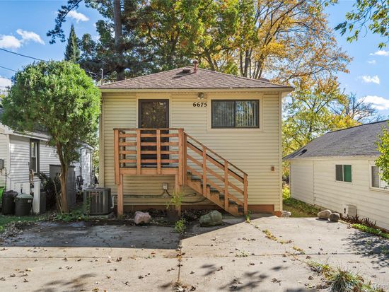 6675 Langtoft St, West Bloomfield, MI 48324