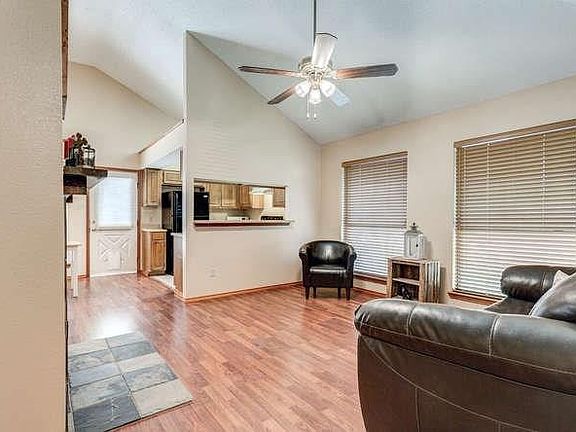 3rd image of 4728 Wineberry Dr
