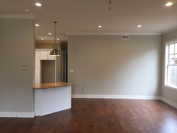 4th image of 317 Abbey Ln