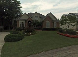 27234 Cambridge Ln, Farmington Hills, MI 48331