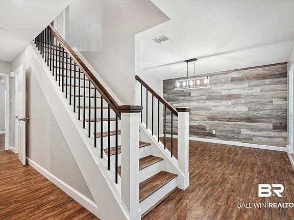 5th image of 110 Cameron Cir