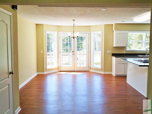 5th image of 221 Sleepy Hollow Ln