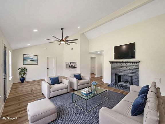 4th image of 3807 Teakwood Dr