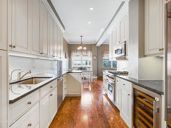 4th image of 415 E 52nd St #12GCHC