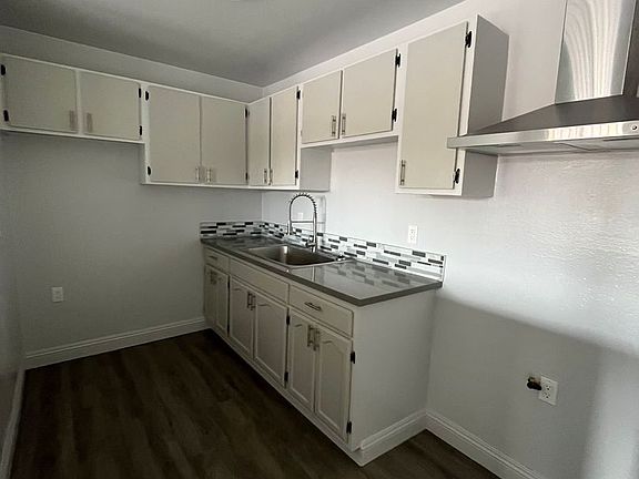 5th image of 4265 S Hoover St APT 5