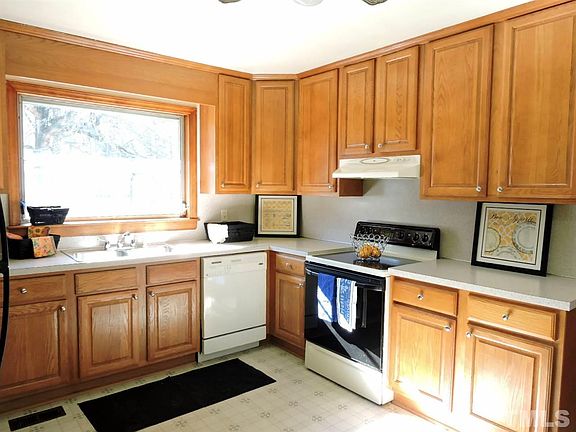 5th image of 303 Wellington Dr