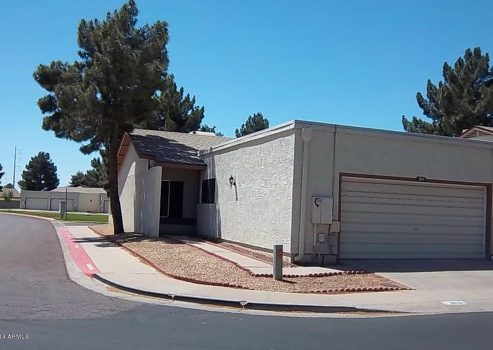 1st image of 2613 W Willow Ave