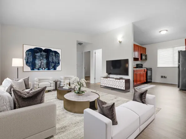 Pet-Friendly One- and Two-Bedroom Apartments in Edmonds