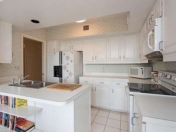 5th image of 4051 Gulf Shore Blvd N APT 1100