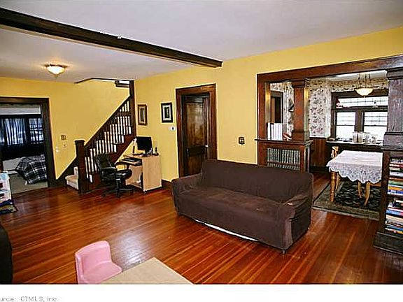 5th image of 654 Naugatuck Ave