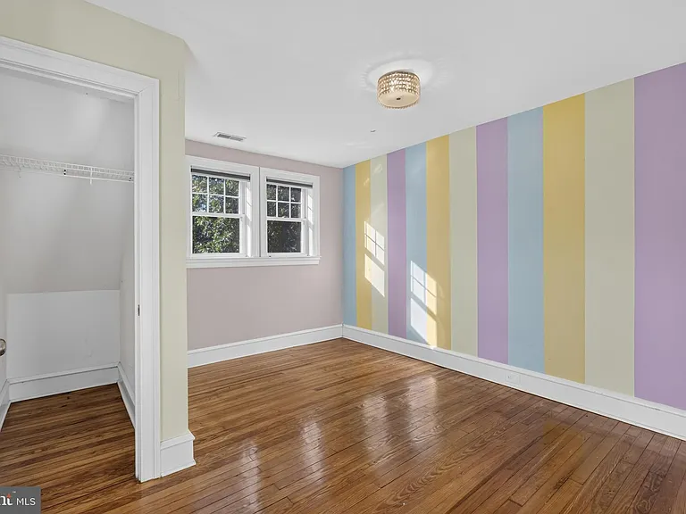21 E Redman Ave — Photo 49